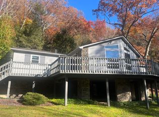 8687 Gatewood Rd, Fayetteville, WV 25840