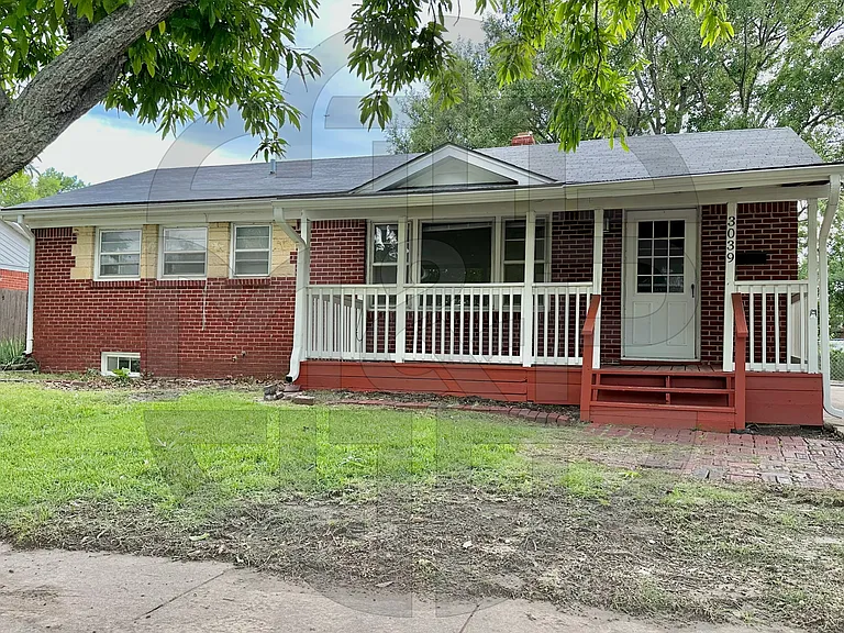 3039 S Glenn Ave — Photo 2