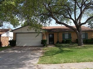 233 Long Canyon Dr, Mesquite, TX 75150