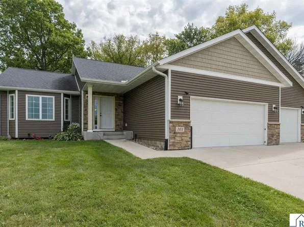 101 Skylark Dr, Mankato, MN 56001