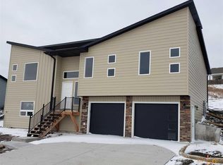 5021 Charmwood Dr, Rapid City, SD 57701