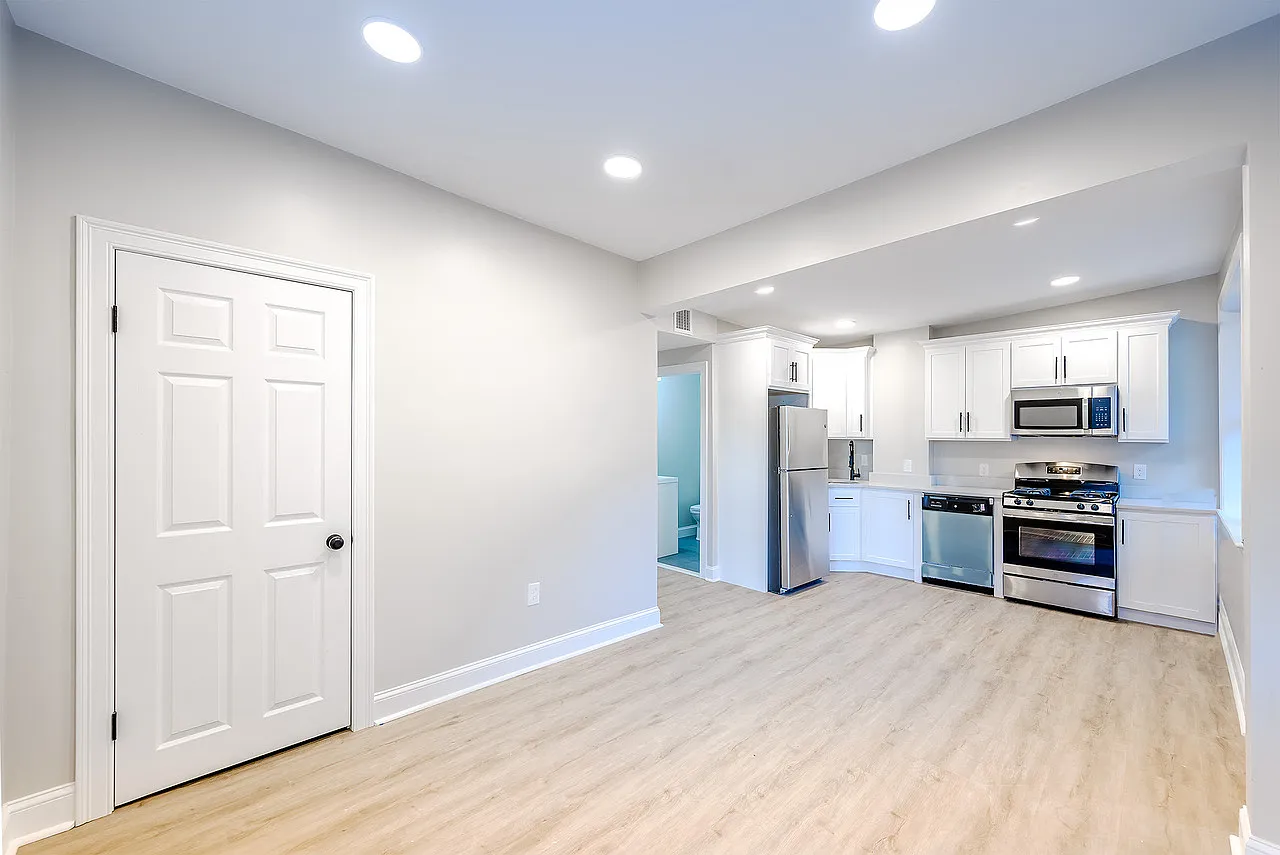 4 bed, 1200 sqft, $4,400 — Photo 1