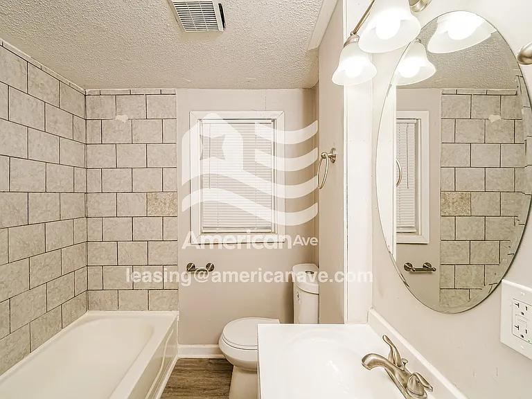 1483911_011_bathroom_14.jpg