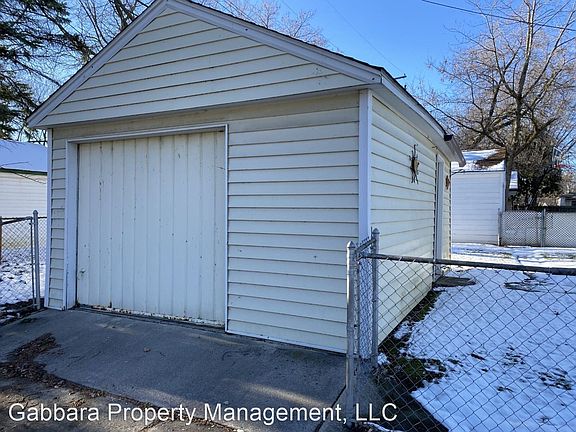 4th image of 18598 Kenosha Ave