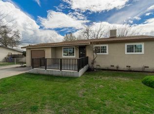 1455 E Stockham Ave, Tulare, CA 93274