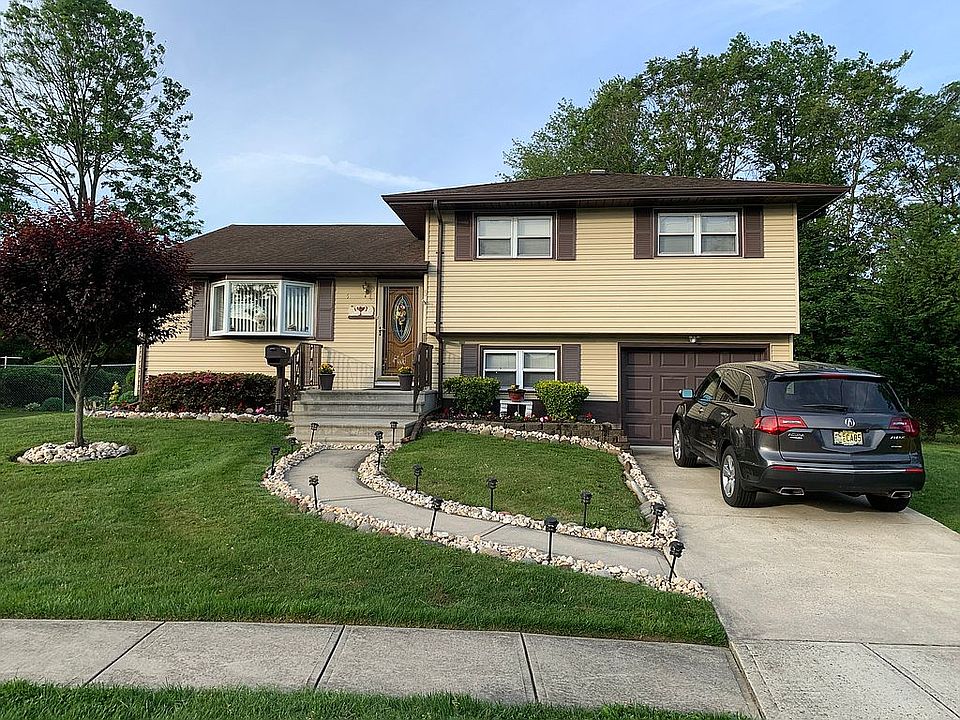 2nd image of 5 Greenwood Dr