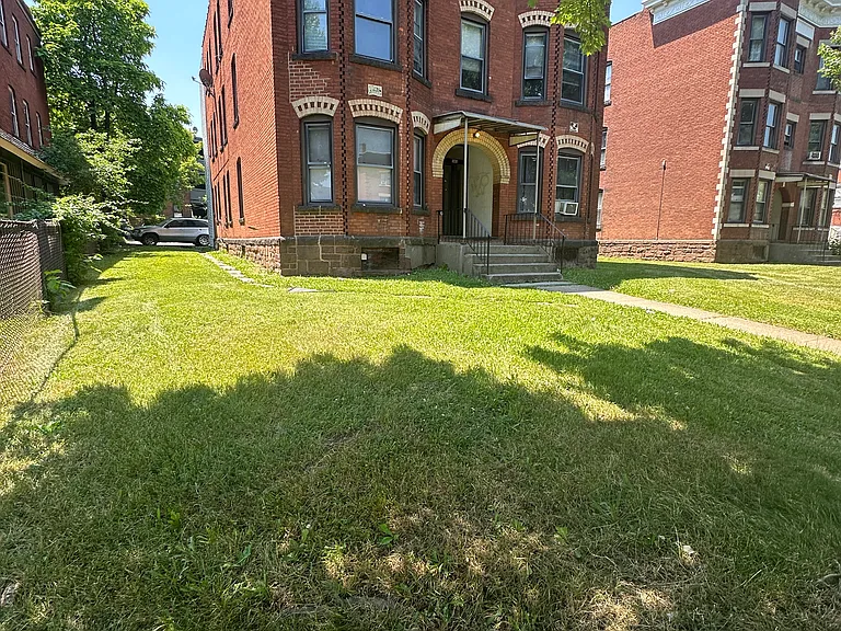365 Franklin Ave #2S — Photo 34