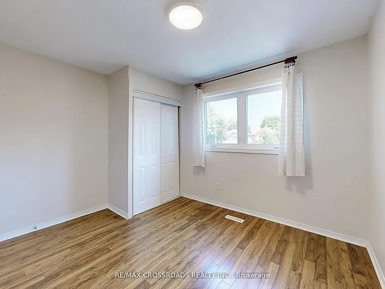 35 Forest Grove Dr — Photo 11