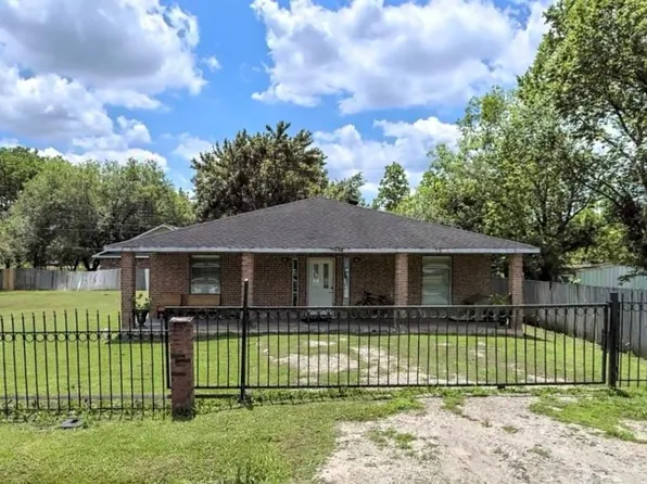 406 Manor Ave, Arcola, TX 77583