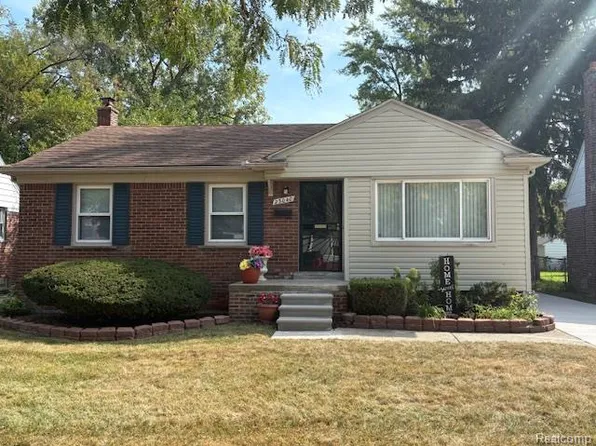 23040 Church St, Oak Park, MI 48237