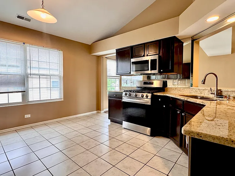 2905 Stonewater Dr #2905 — Photo 8