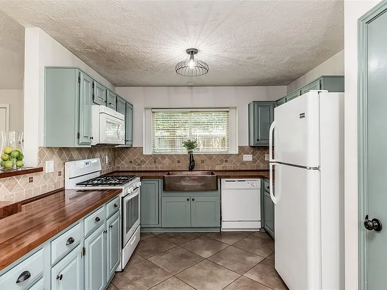 1623 Jo Ann Ln — Photo 9
