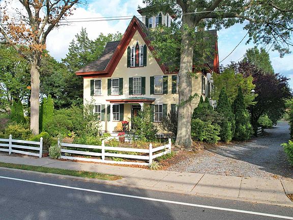 4th image of 40 N Shore Rd
