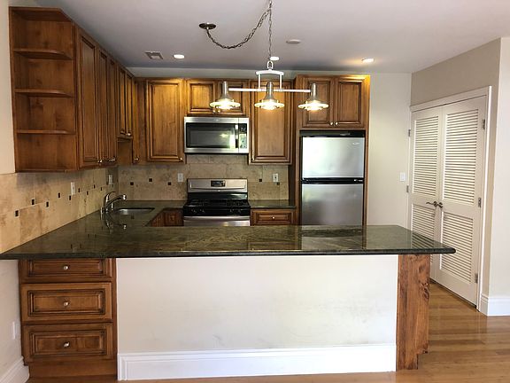 3rd image of 3271 Mission St #3