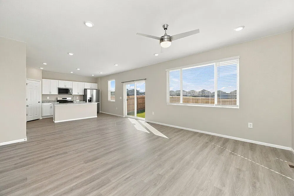 4 bed, 2.5 bath, 2241 sqft, $2,570 — Photo 4