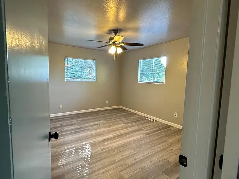 110 Colonial Dr — Photo 11