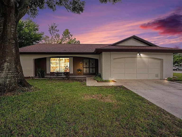 13013 Sawmill Way — Photo 2