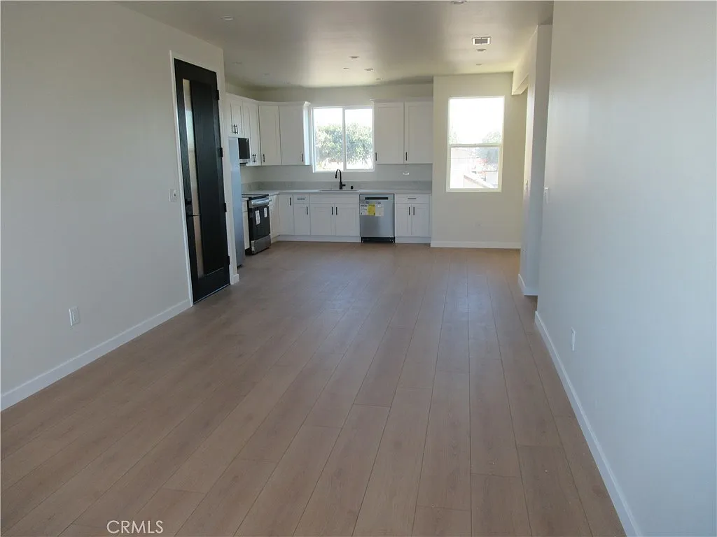 3 bed, 1250 sqft, $3,600 — Photo 3