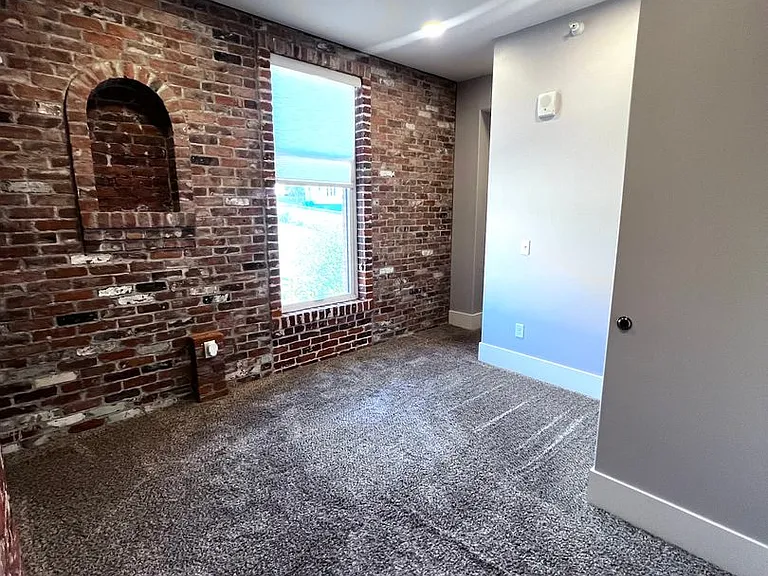 1509 E Superior St — Photo 28