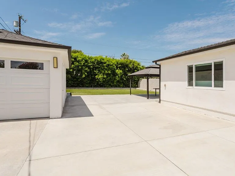 8119 Shadyglade Ave — Photo 8