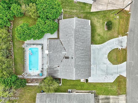 3rd image of 44 Berkshire Ln