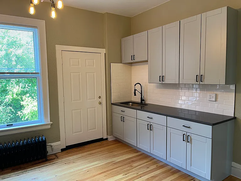 721 E 1st St #5 — Photo 4