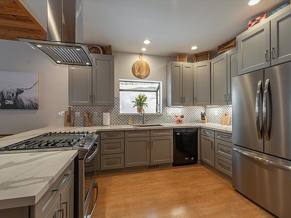2nd image of 15766 Northwoods Blvd
