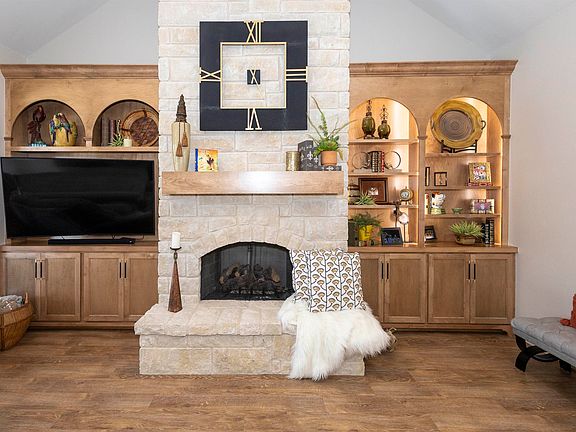 4th image of 3885 N Ridgeview Dr