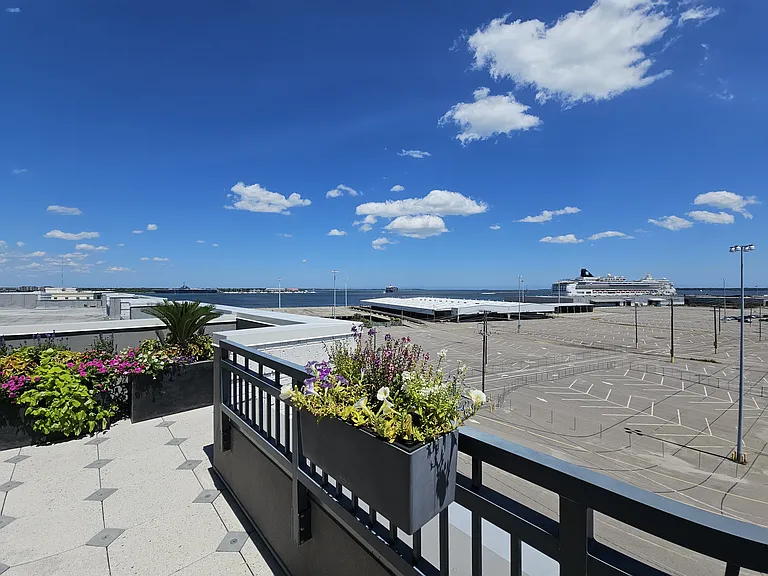 5 Gadsdenboro St #216 — Photo 31