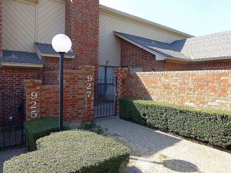 1st image of 927 Cedarland Blvd