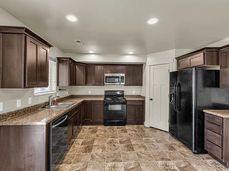 109 S 1125 W — Photo 10