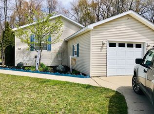 15986 Windsor Ln, Holly, MI 48442