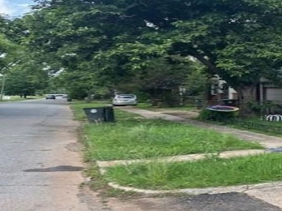 Exterior Neighborhood (street photo)