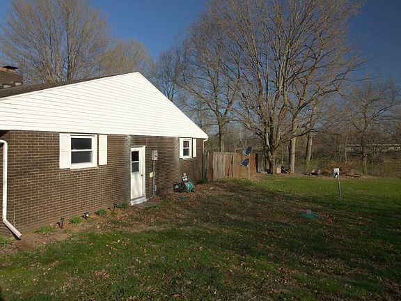 4th image of 603 Lakeside Dr