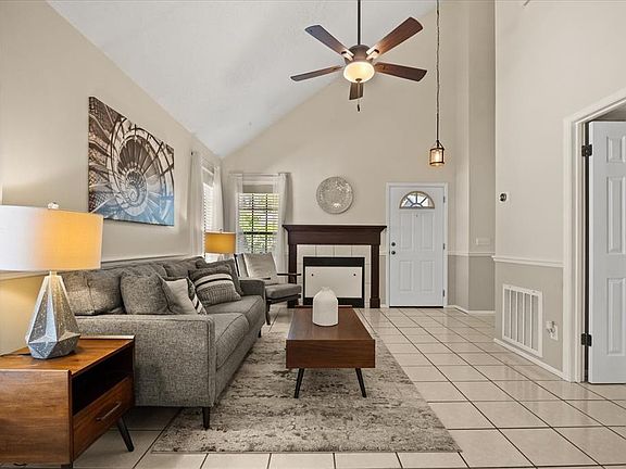 3rd image of 947 Southridge Trl