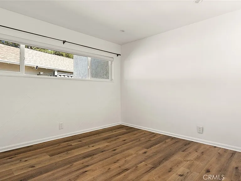 5840 Allott Ave — Photo 14