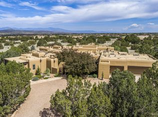 35 Entrada Descanso, Santa Fe, NM 87506