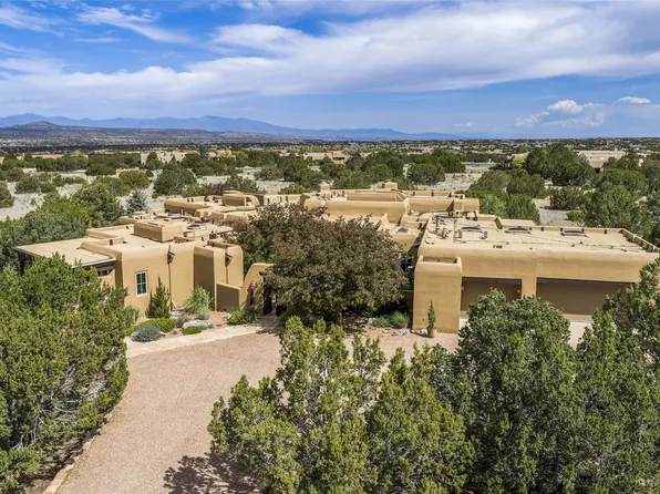 35 Entrada Descanso, Santa Fe, NM 87506