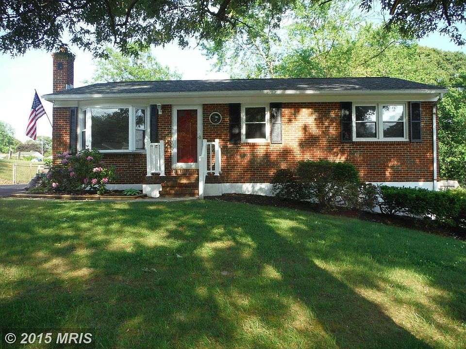 1st image of 213 Oak Dr