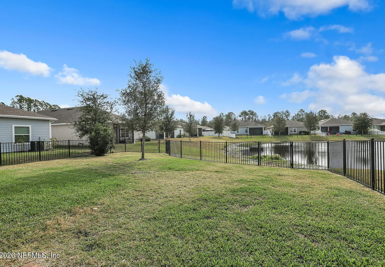 4 bed, 3.0 bath, 2027 sqft, $2,250 — Photo 2