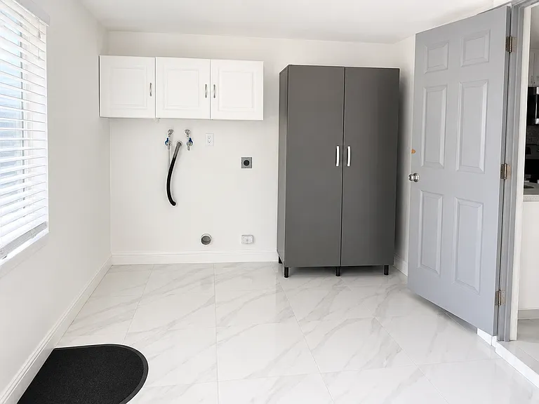 4249 SW 48th Ct — Photo 5