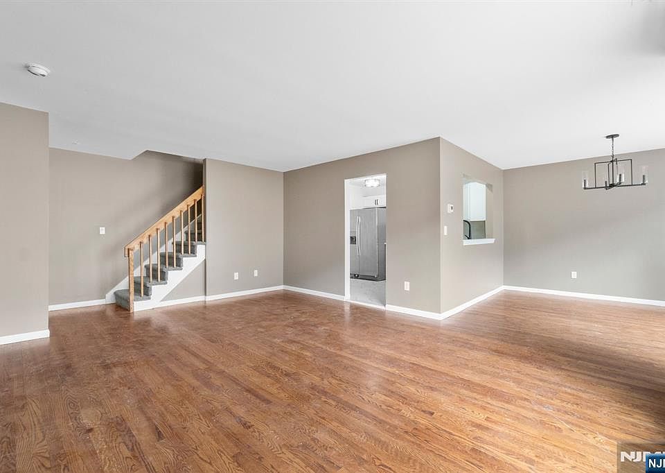 1st image of 557 Ridge Ln