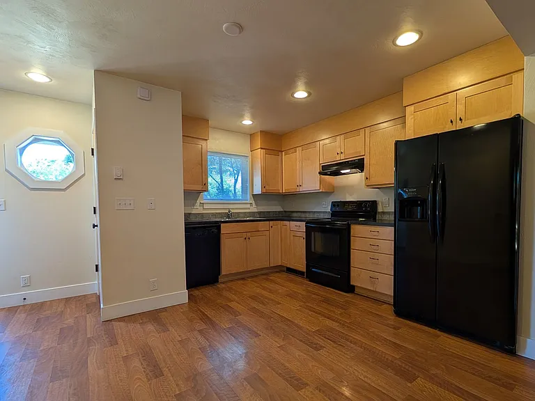 2474 Willamette Aly — Photo 8