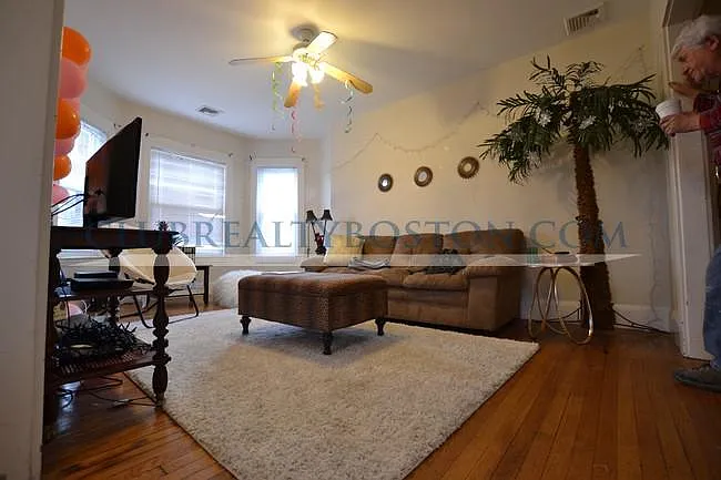 Building Photo - 209 Chestnut Hill Ave #1