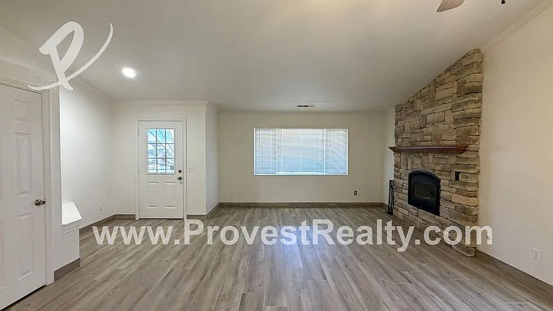 3 bed, 2.0 bath, 1464 sqft, $2,350 — Photo 4