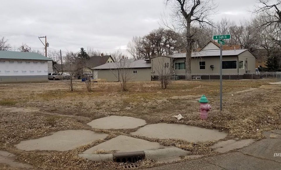 1st image of 208 N 8th St