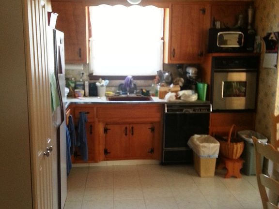 5th image of 325 Corbin Ave