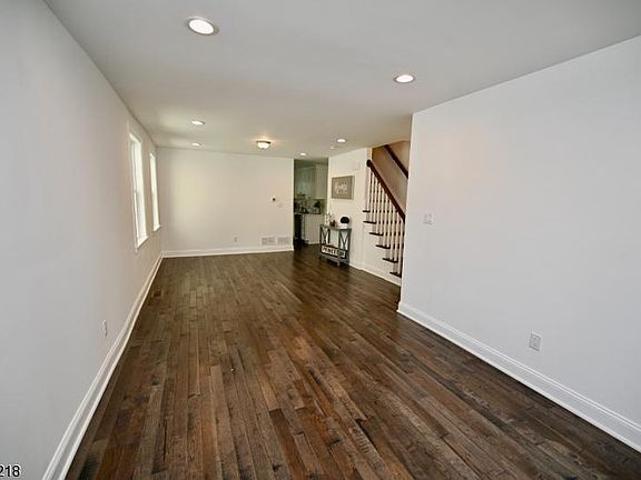 4th image of 23 Moran Ave