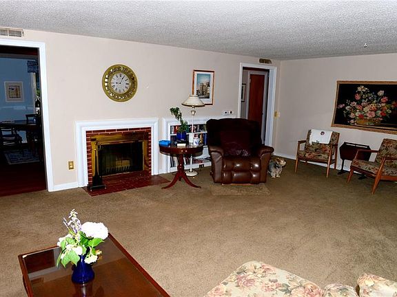 4th image of 440 Park Club Ln