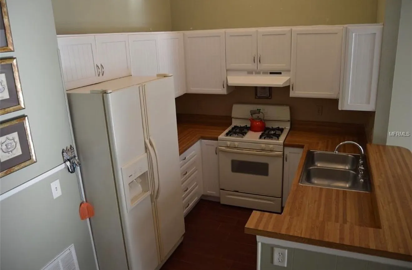 3 bed, 1216 sqft, $2,300 — Photo 2